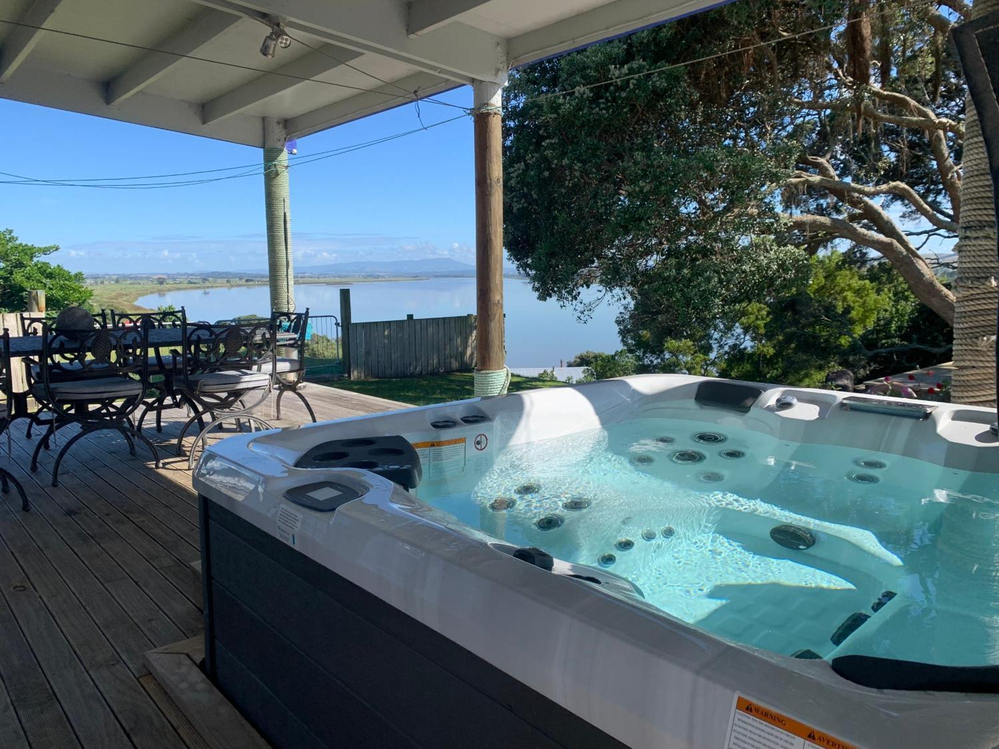 Large Riverfront Home With Spa And Stage Te Kopuru Exterior photo